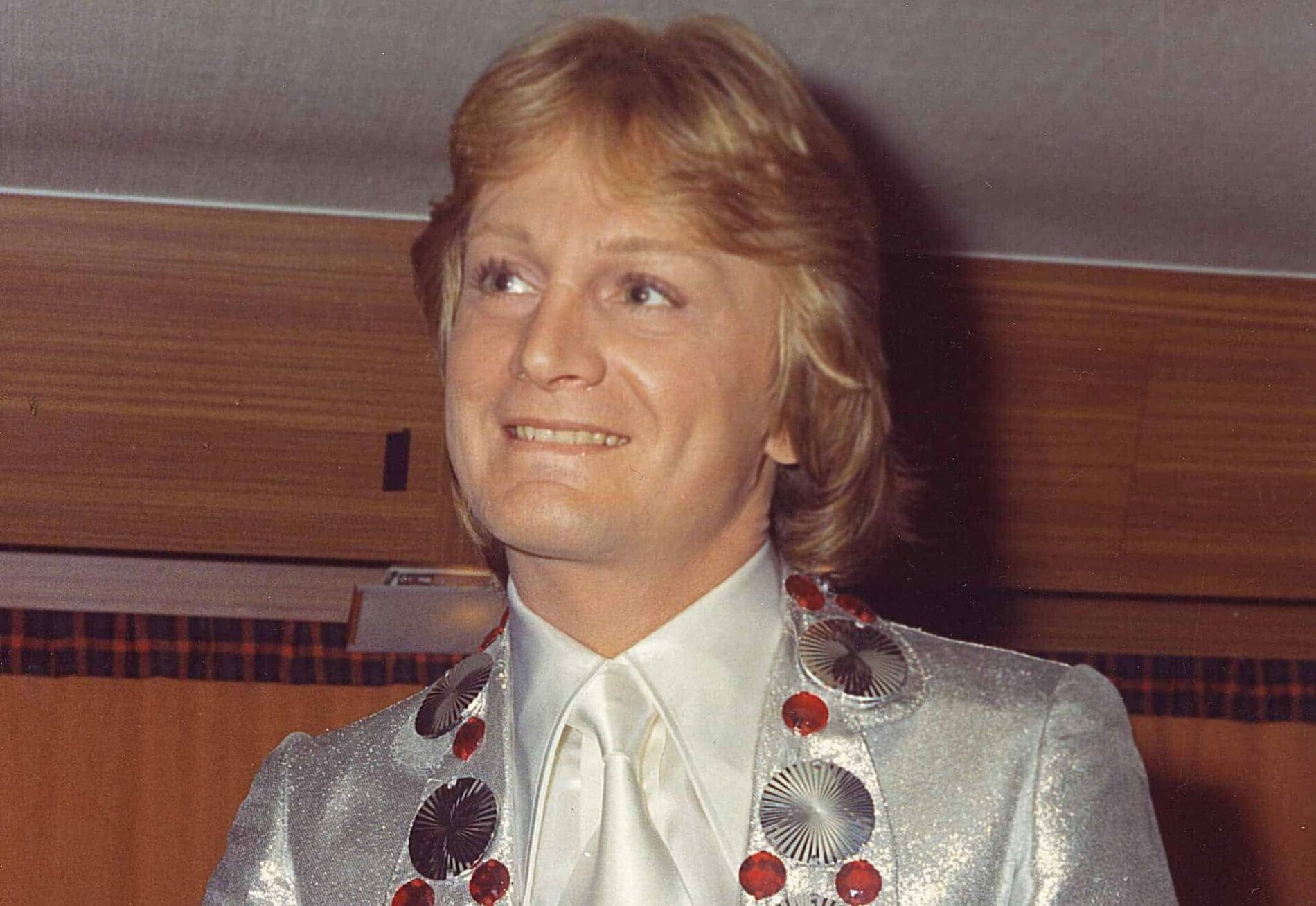La tournée des enchères :  vente des souvenirs des stars de la chanson