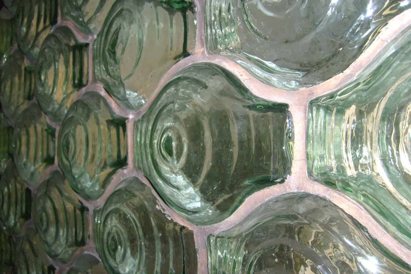 2000 briques de verre Falconnier aux enchères chez Ivoire Troyes