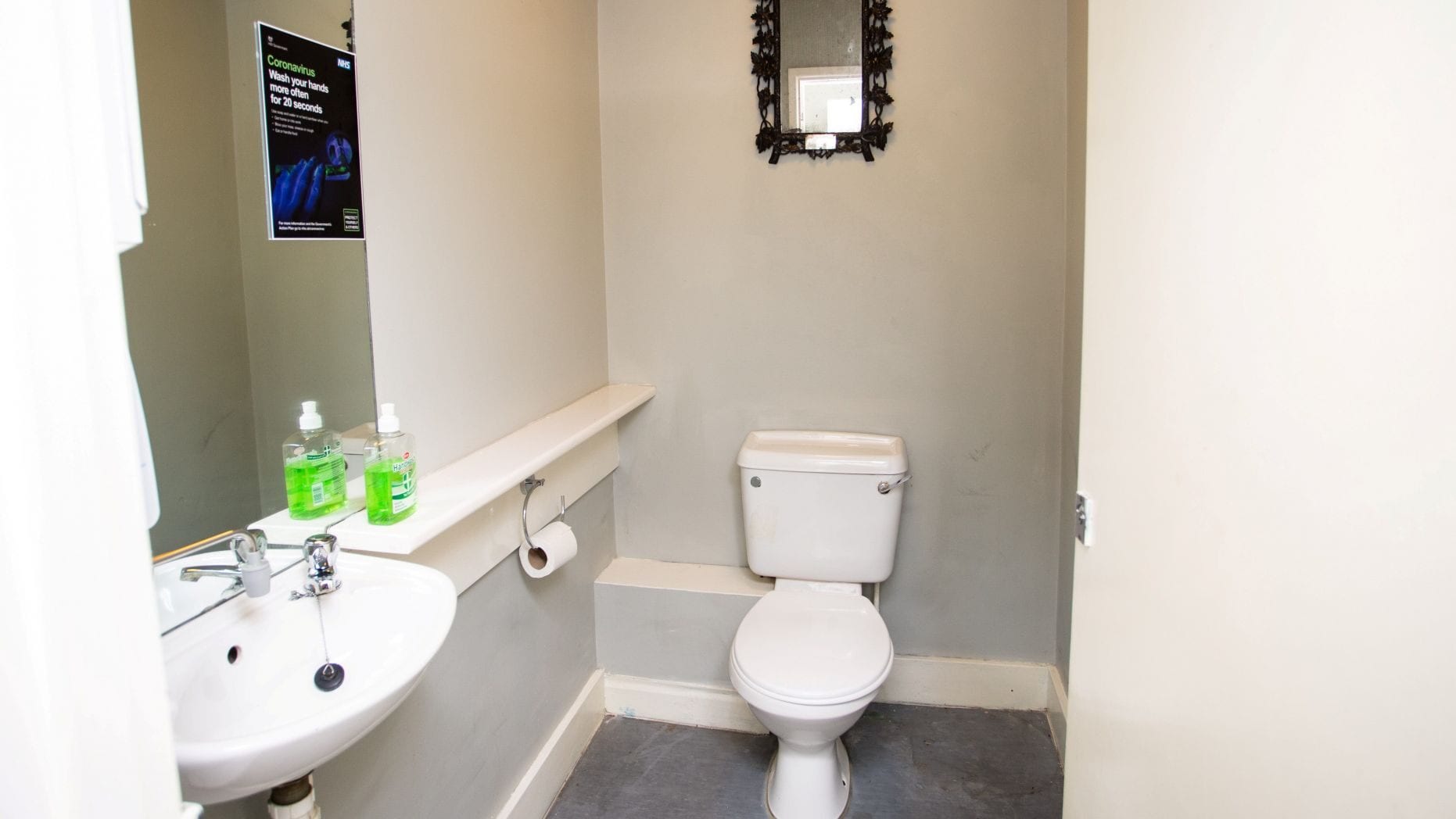 Un miroir de Marie-Antoinette découvert dans des WC