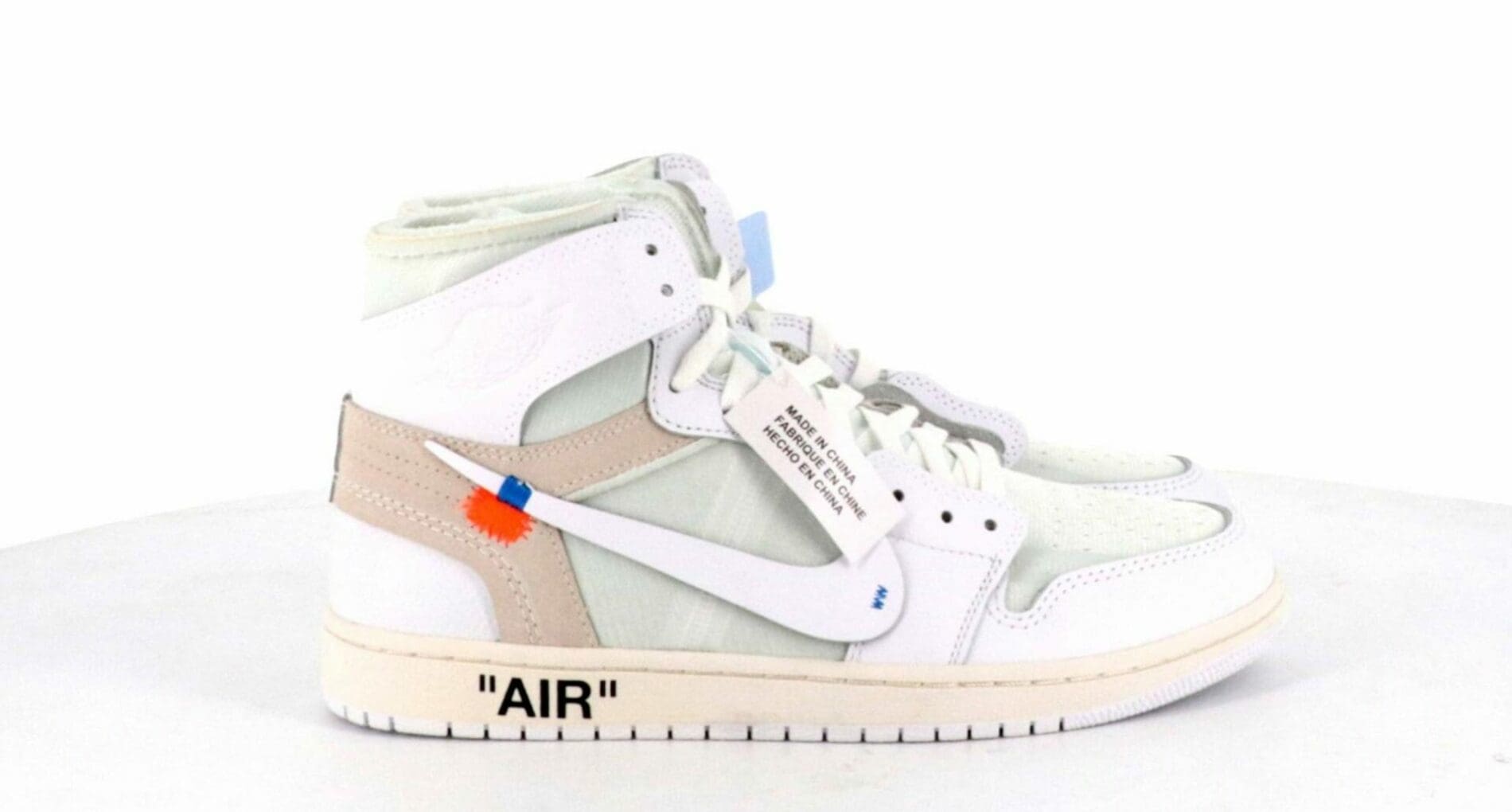 JORDAN 1 RETRO HIGH OFF WHITE SIGNEE vendue aux enchères par Millon, devinez le prix ! JORDAN 1 RETRO HIGH OFF WHITE SIGNEE vendue aux enchères par Millon, devinez le prix !