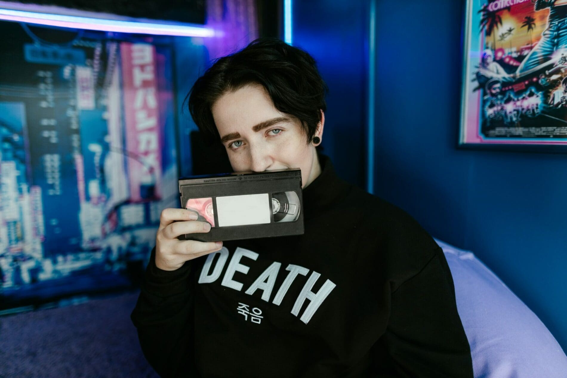 Avez-vous jeté toutes vos cassettes VHS? Un film en VHS, que vous adorez vient de se vendre 72 000 euros. Avez-vous jeté toutes vos cassettes VHS? Un film en VHS, que vous adorez vient de se vendre 72 000 euros.
