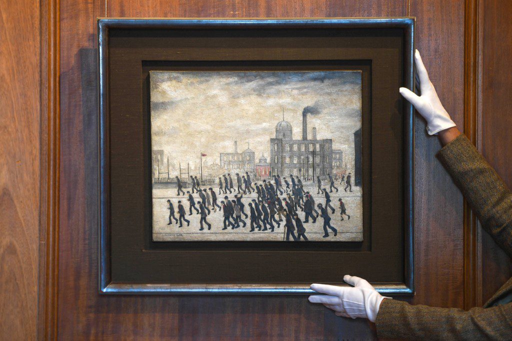 Le tableau culte “Going to the game” de l’artiste britannique Laurence Stephen Lowry a été vendu mercredi soir à 7,8 millions de livres (9 millions d’euros) au musée dédié à l’artiste à Manchester et sera exposé pour le grand public.