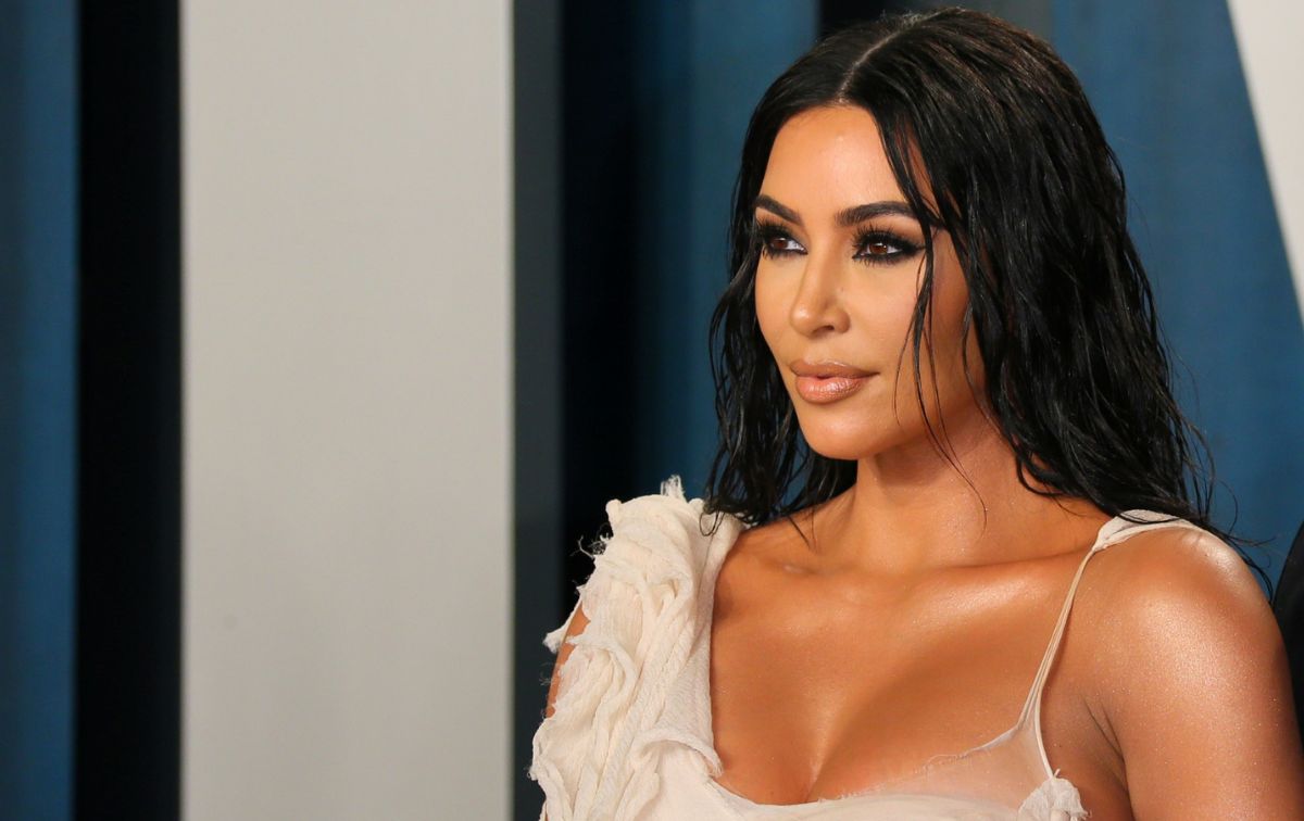 Kim Kardashian veut réétudier son partenariat avec Balenciaga après une campagne mettant en scène des enfants et des accessoires sexuels.