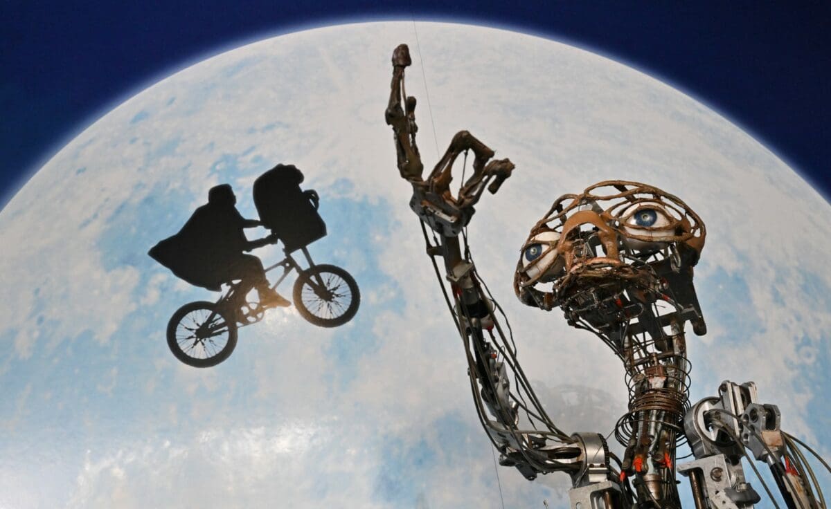 La figurine animatronique originale d’E.T l’extraterrestre, utilisée dans le film éponyme de Steven Spielberg, a trouvé preneur ce week-end pour 2,6 millions de dollars (2,45 millions d’euros)