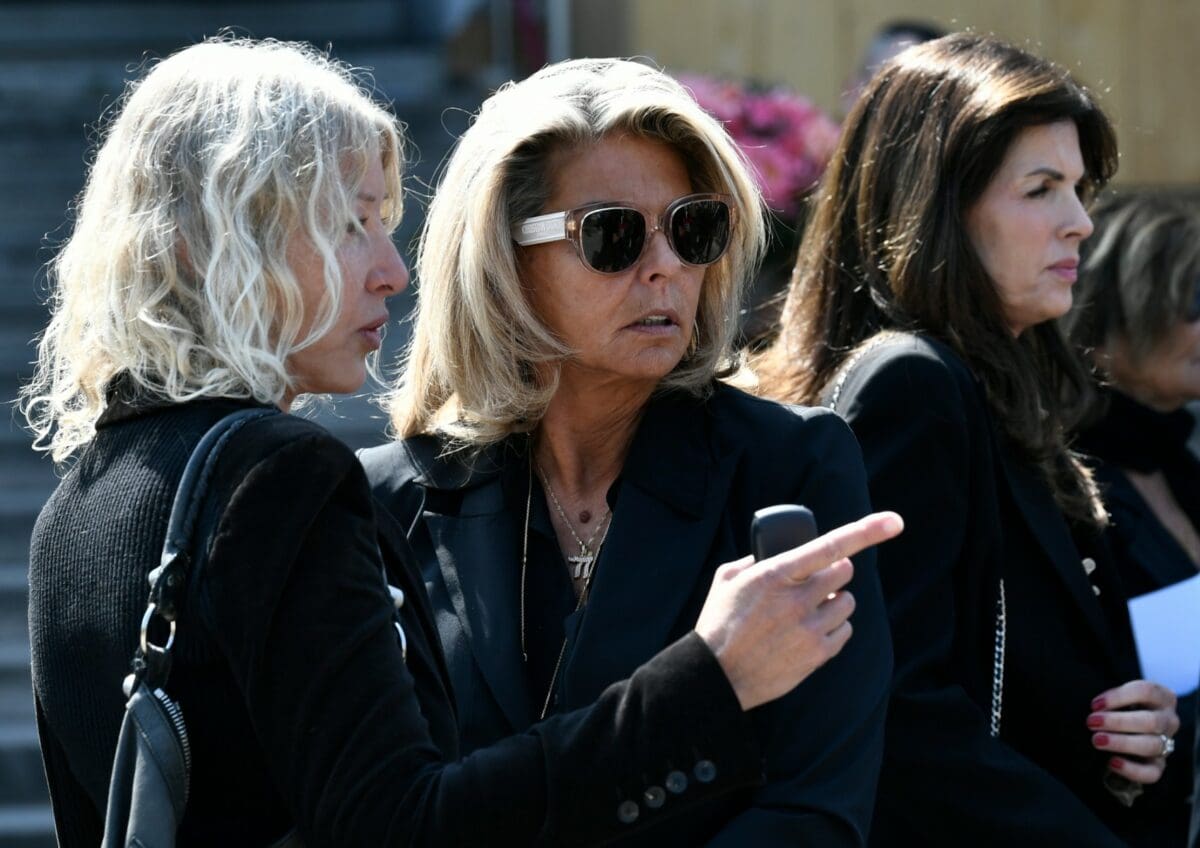 L’antiquaire Caroline Margeridon victime d’un vol et d’une agression à Saint-Ouen : attaque violente aux puces.