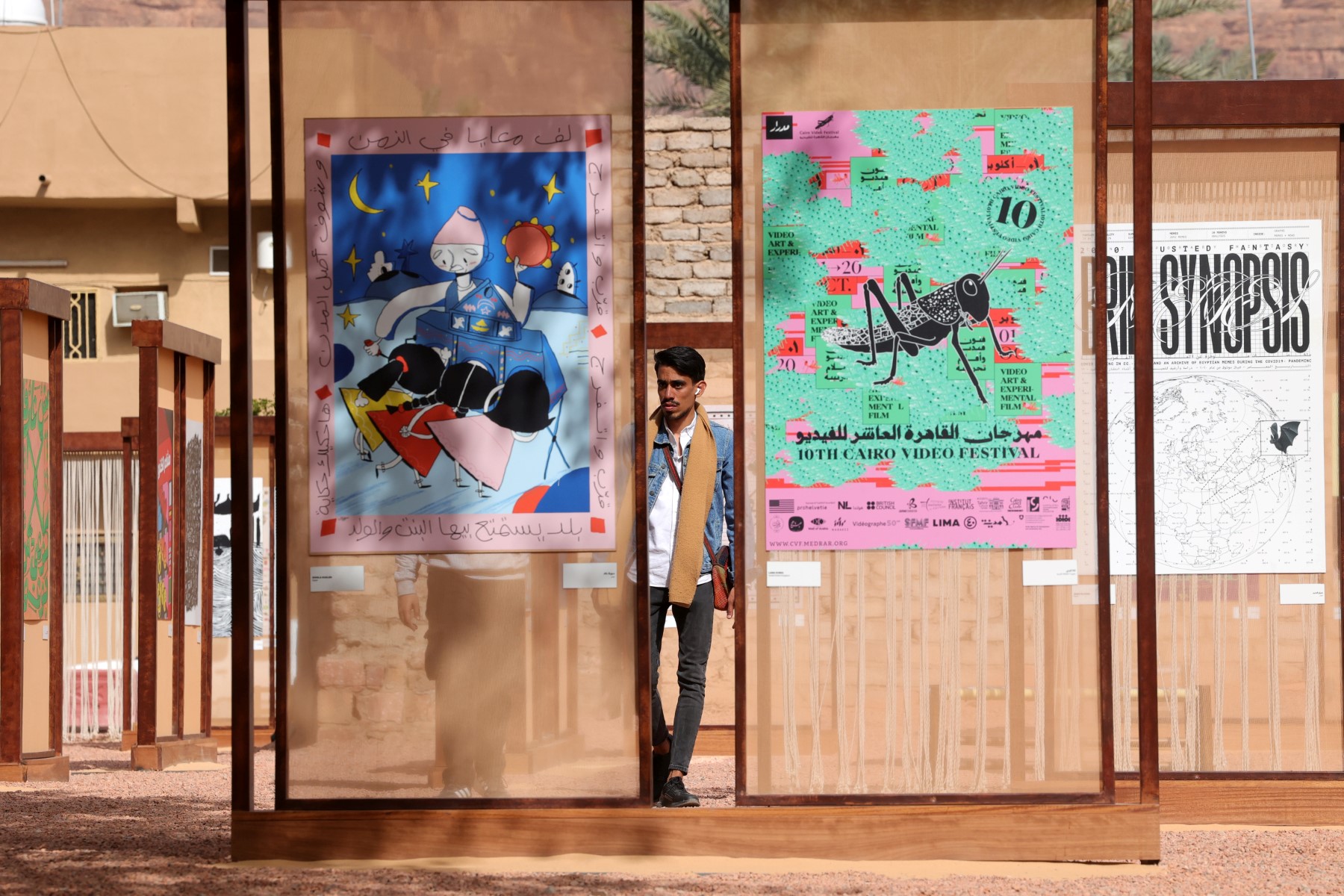 Warhol Dans Le Désert : Une Controverse Audacieuse Entre Art et Religion !