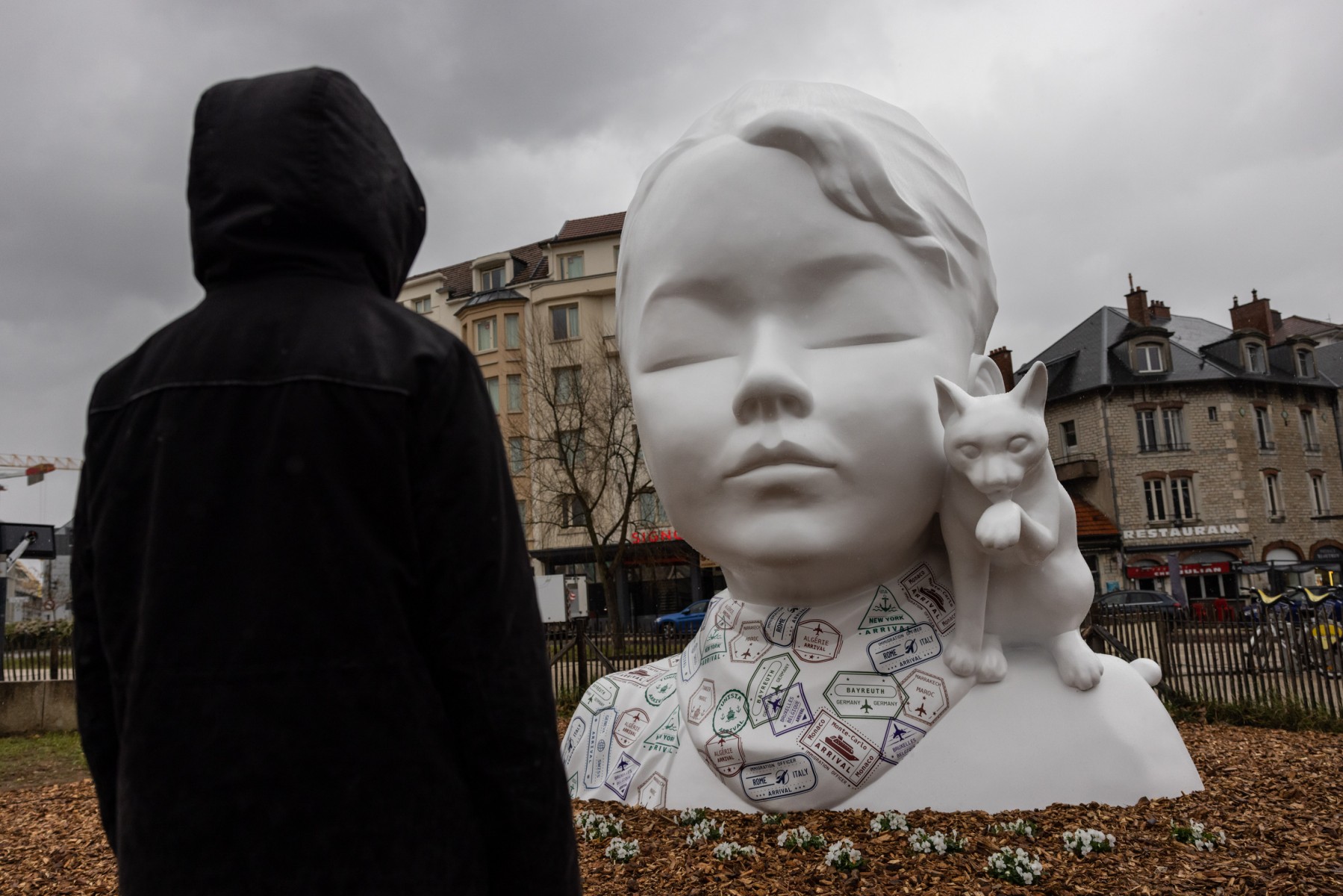 Besançon inaugure une statue géante en hommage à Colette