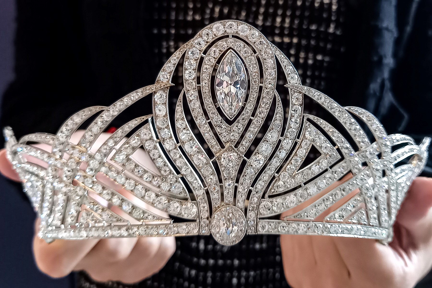 Le Diadème Royal : L’Éclat de la Reine Elizabeth II