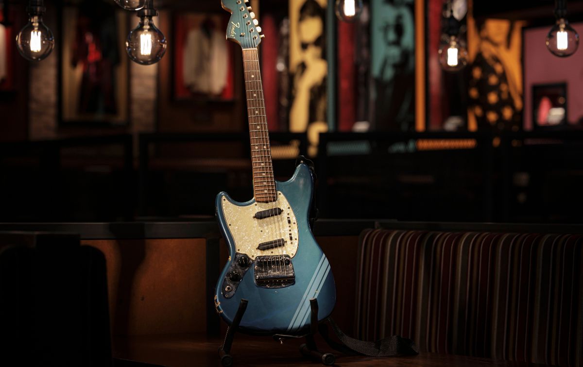 Guitare fracassée par Kurt Cobain en vente: Un morceau d’histoire du rock aux enchères Guitare fracassée par Kurt Cobain en vente: Un morceau d’histoire du rock aux enchères