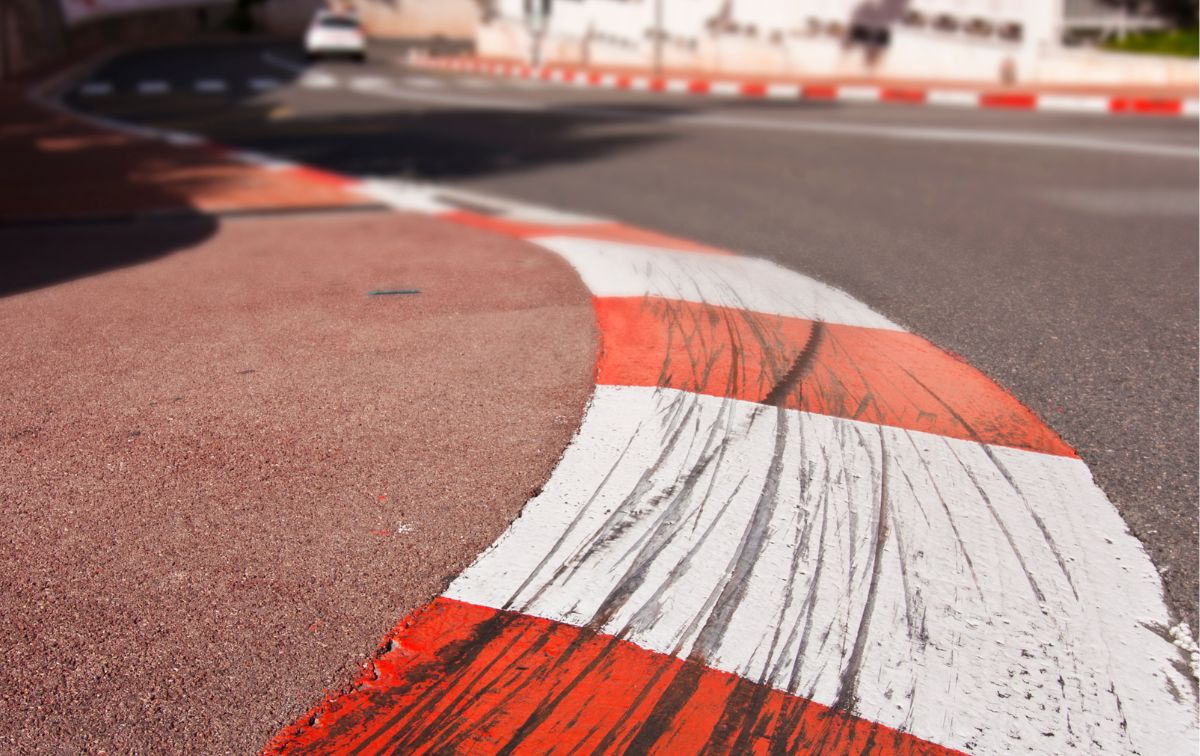 Charles Leclerc offre des lots aux enchères pour l’Emilie-Romagne Charles Leclerc offre des lots aux enchères pour l’Emilie-Romagne