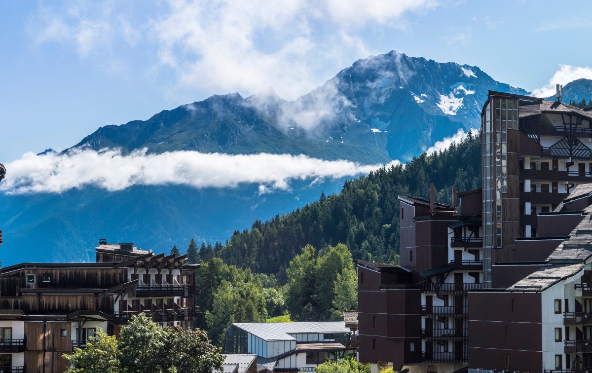 Enquête sur des Allégations de Blanchiment à Courchevel : Focus sur Nikolaï Sarkisov et Bernard Arnault Enquête sur des Allégations de Blanchiment à Courchevel : Focus sur Nikolaï Sarkisov et Bernard Arnault