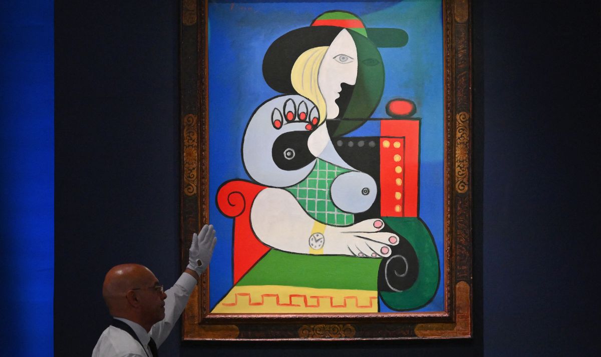 Le Marché de l’Art Triomphe : “Femme à la montre” de Picasso Vendue pour 139 Millions de Dollars