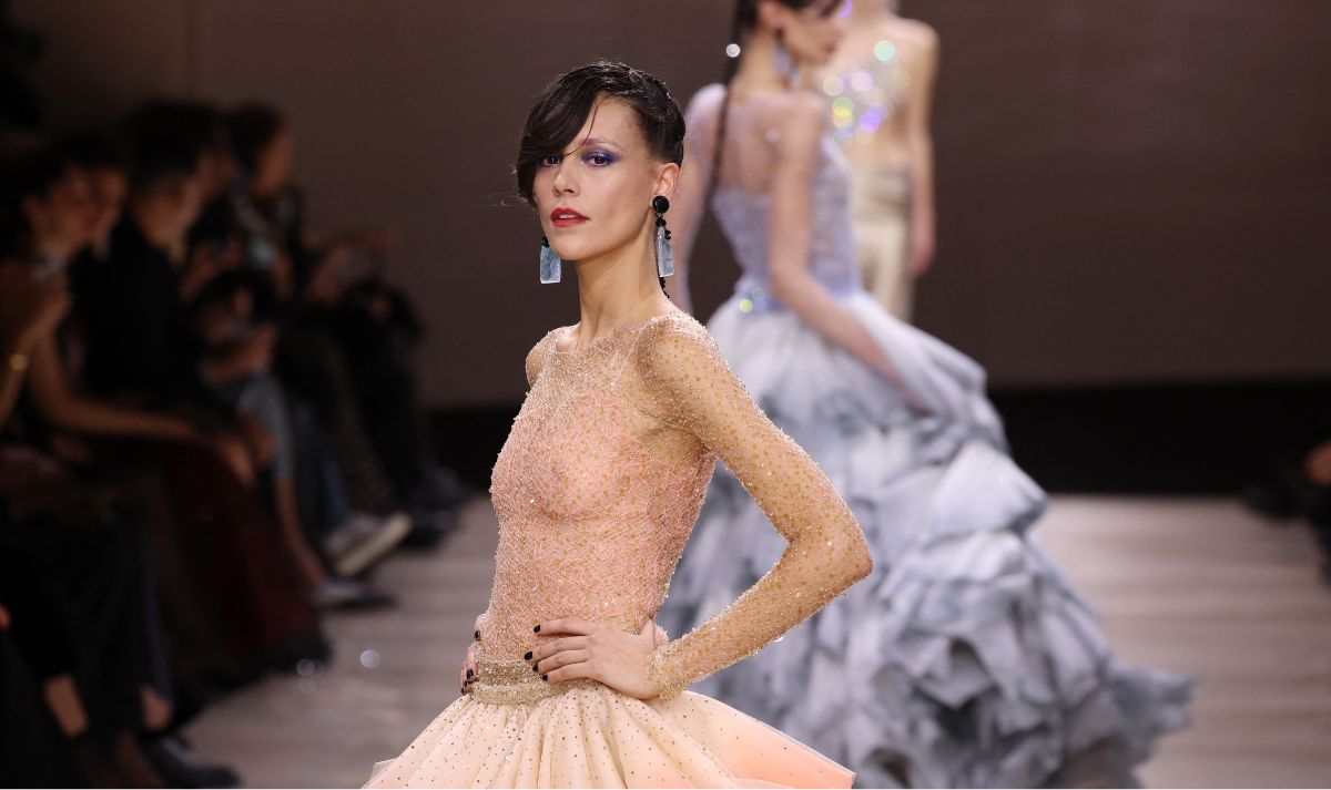 Chanel et Armani : Réinventer la Haute Couture avec des Inspirations de Danse et de Voyages