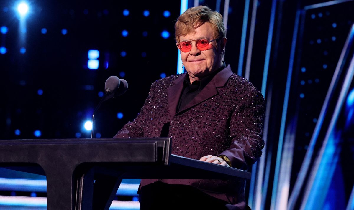 Comment une collection incroyable d’objets d’Elton John a rapporté 20 millions de dollars aux enchères ? Découvrez les coulisses de cette incroyable vente !