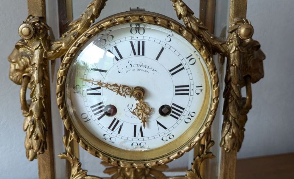 Vendre aux enchères ou à un antiquaire : ce que chaque option change vraiment pour le vendeur Vendre aux enchères ou à un antiquaire : ce que chaque option change vraiment pour le vendeur